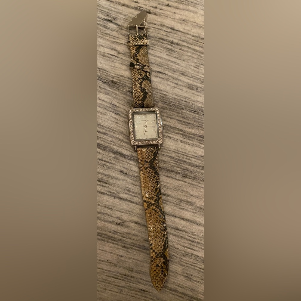 Cookie Lee Quartz Crystal Bezel Ladies Watch. - Picture 7 of 7